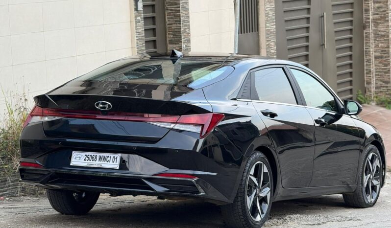
								Hyundai ELANTRA 2022/2023 plein									